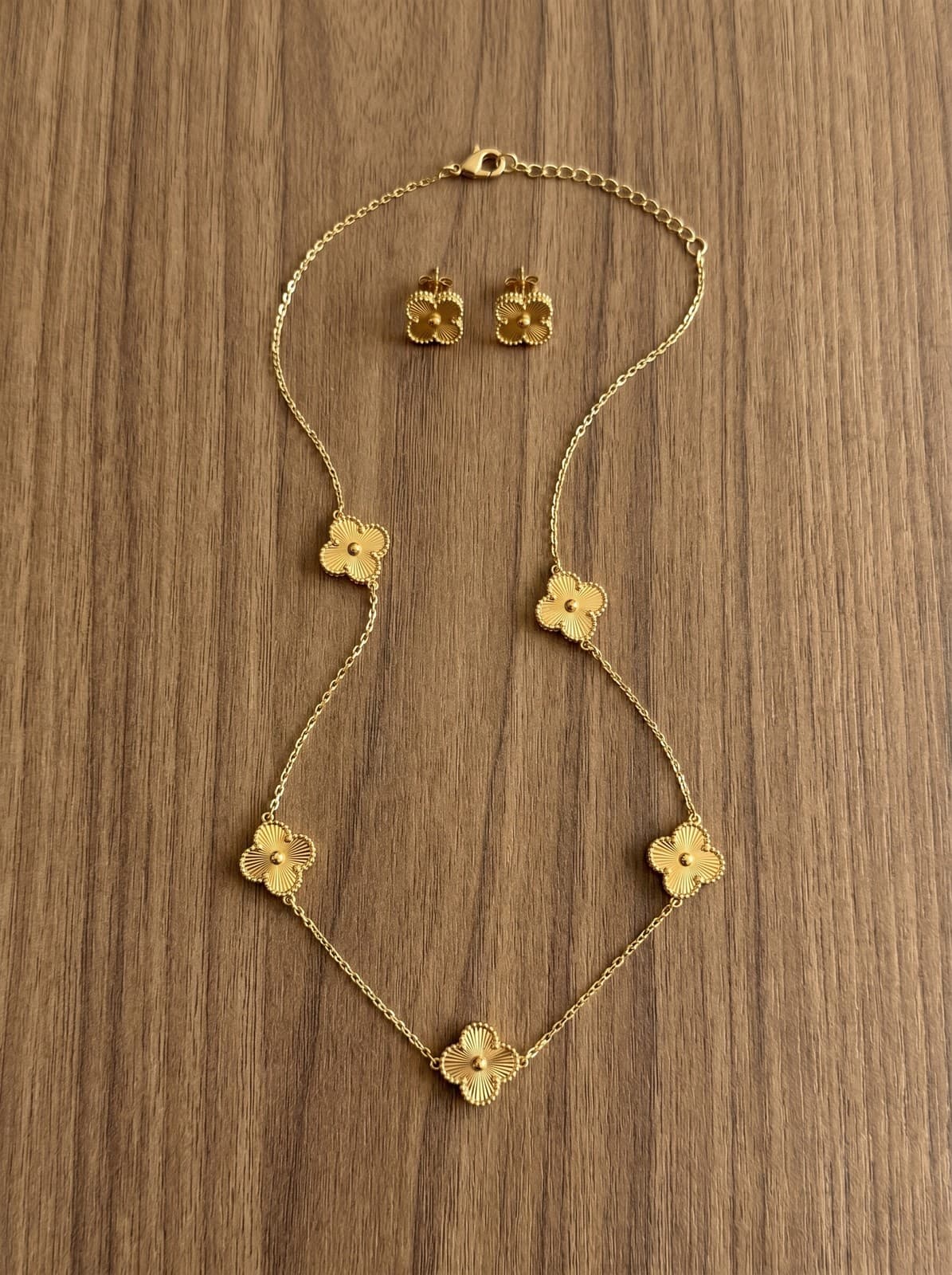 Conjunto Colar Longo Brincos Trevo Virgínia Dourado Aço Cirurgico — imagem 2