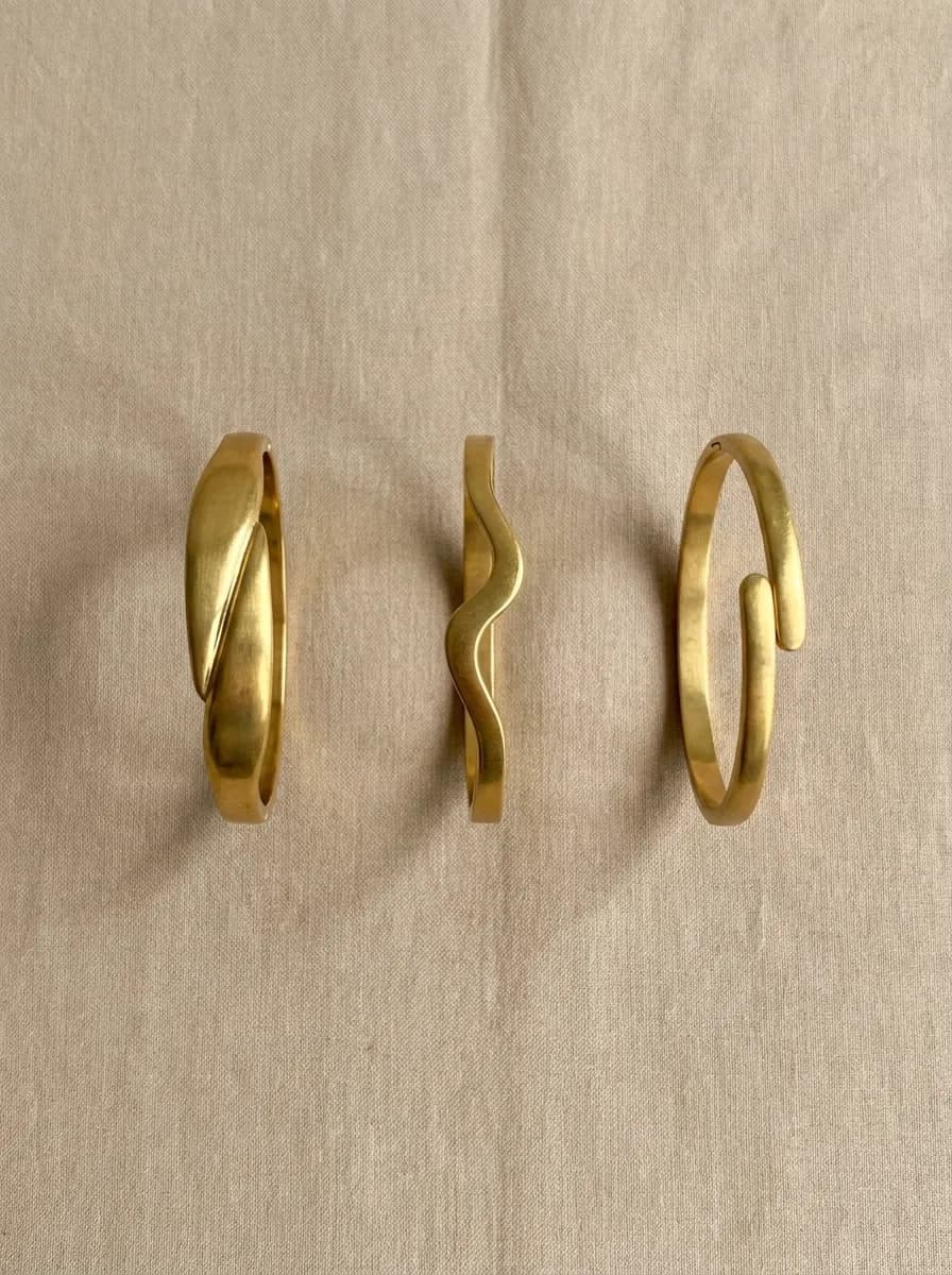 Kit 3 Braceletes Texturas Variadas Dourado Aço Inox 316L — imagem 2