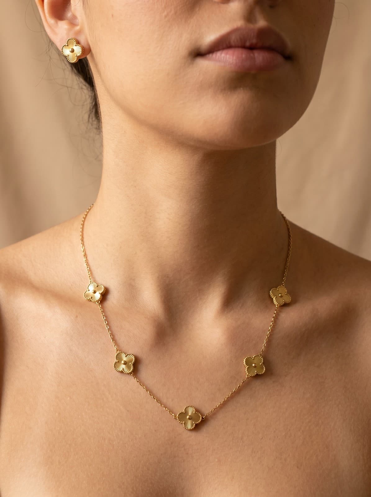 Conjunto Colar Longo Brincos Trevo Virgínia Dourado Aço Cirurgico — imagem 4