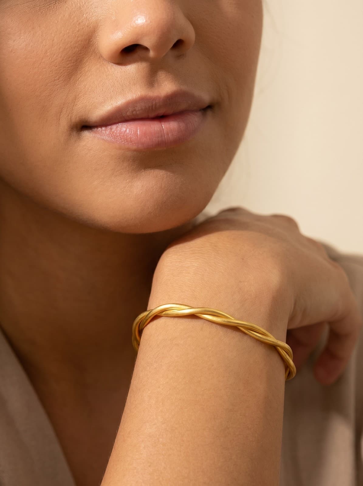 Bracelete Fio Trançado Dourado Aço Inox 316L Feminino — imagem 1