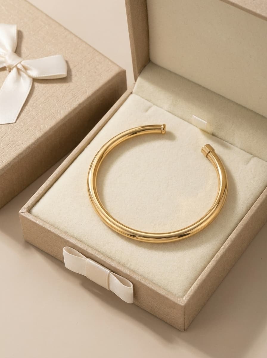 Bracelete Liso Redondo Dourado Aço Inox 316L Feminino — imagem 4
