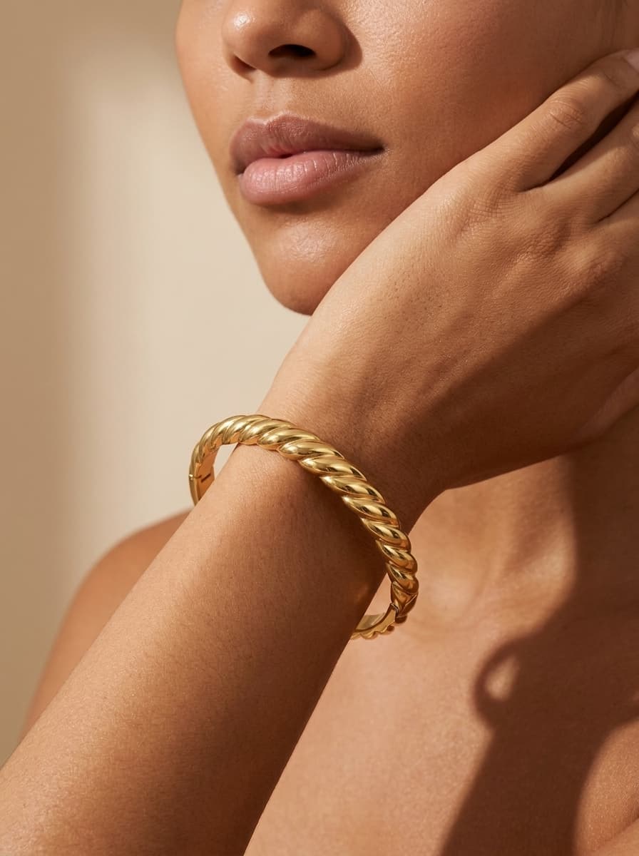 Bracelete Torcido Dourado Aço Inox 316L Feminino — imagem 1