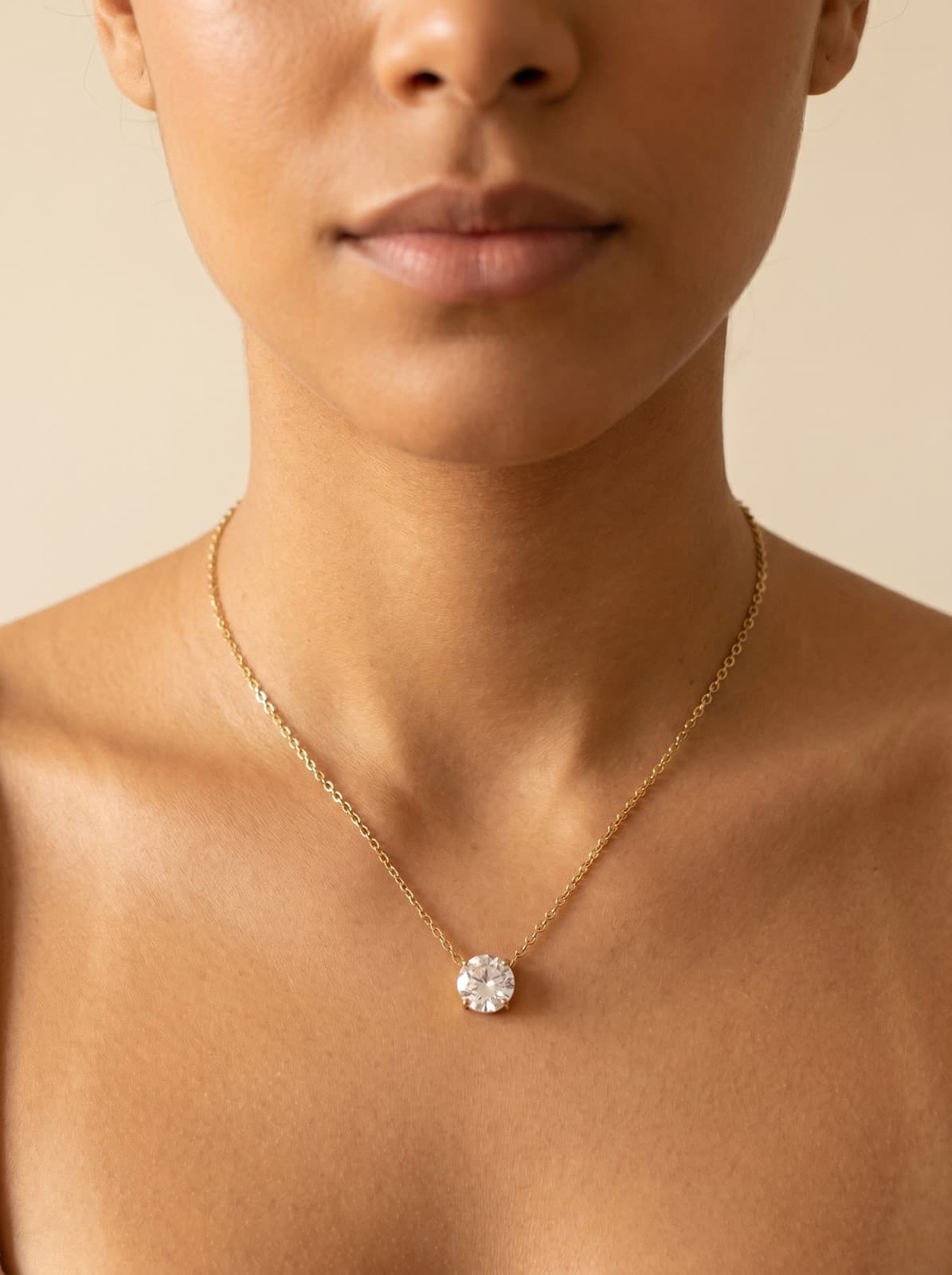 Colar Solitário Ponto de Luz Pedra Redonda Dourado Aço Inox 316L — imagem 1