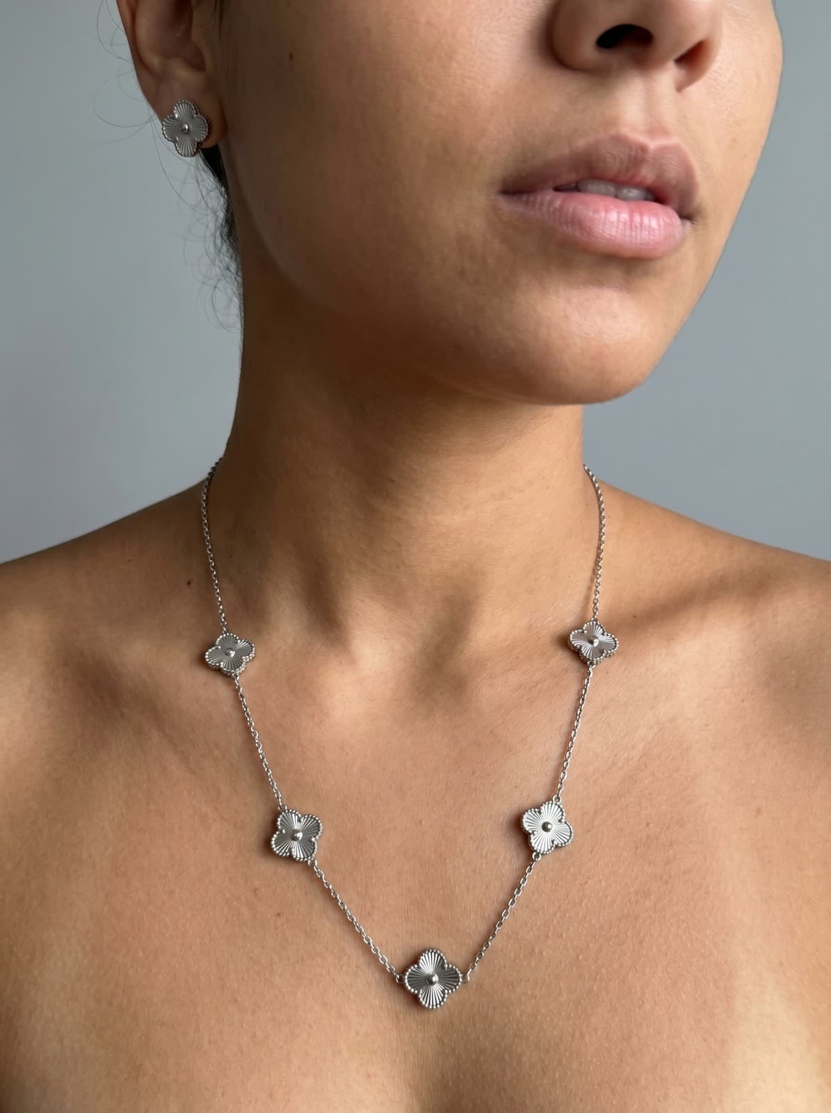 Conjunto Colar Longo Brincos Trevo Virgínia Prata Aço Cirurgico — imagem 3