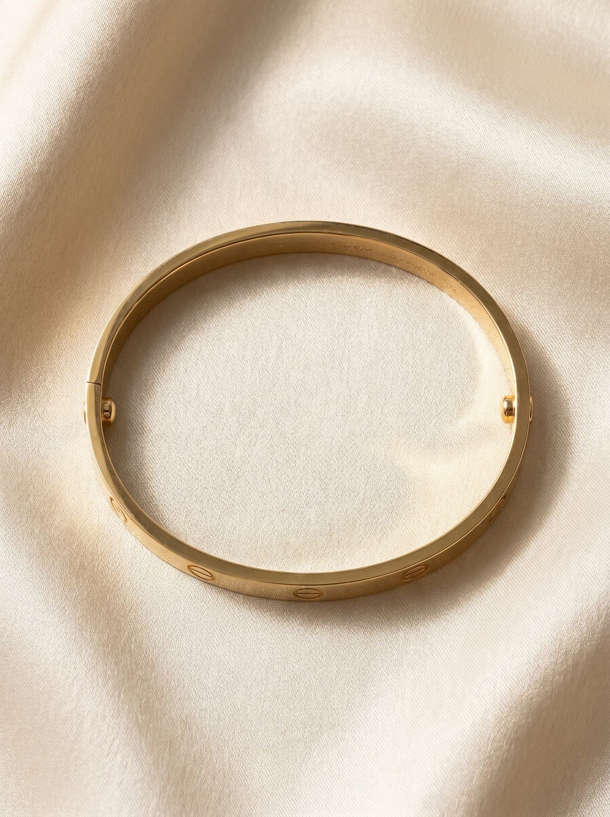 Bracelete Rígido Parafuso Dourado Aço Inox 316L Feminino — imagem 2