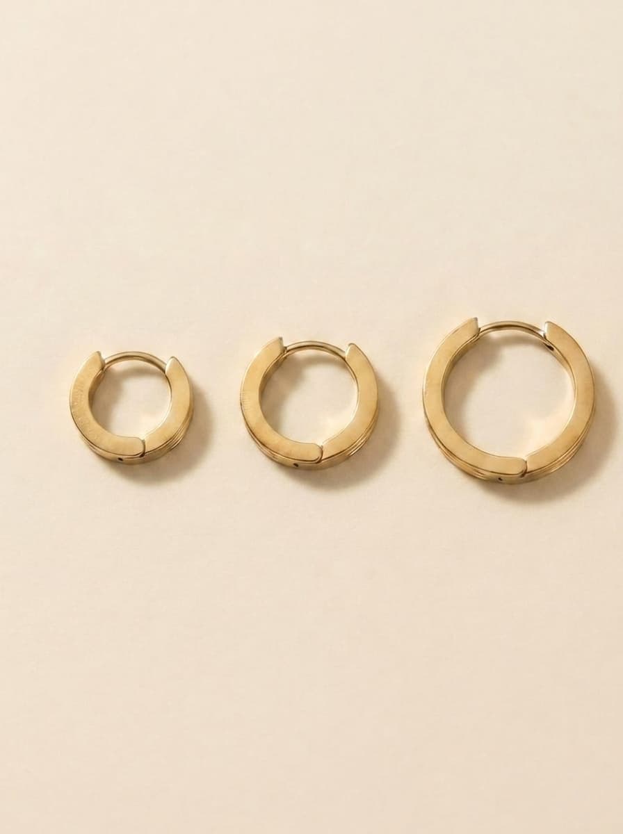 Trio Brincos Huggie Quadrada Aço Cirúrgico 316L Dourado — imagem 2