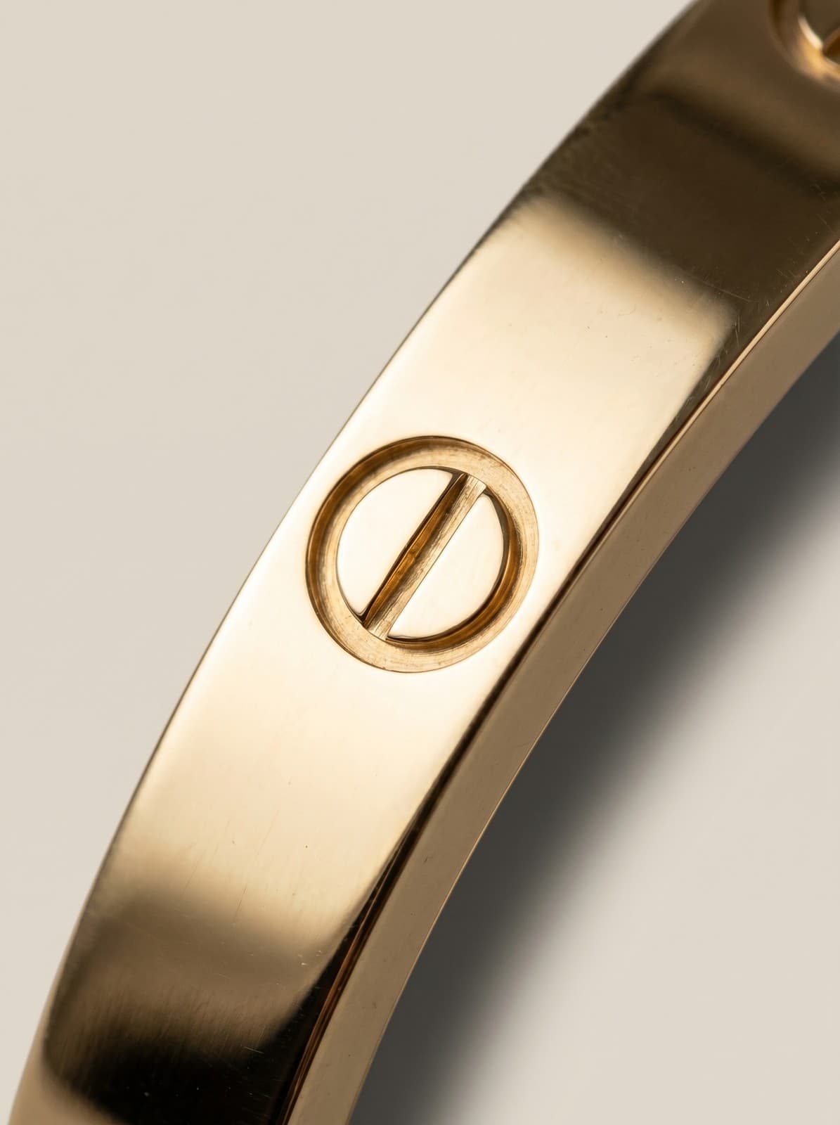 Bracelete Rígido Parafuso Dourado Aço Inox 316L Feminino — imagem 3