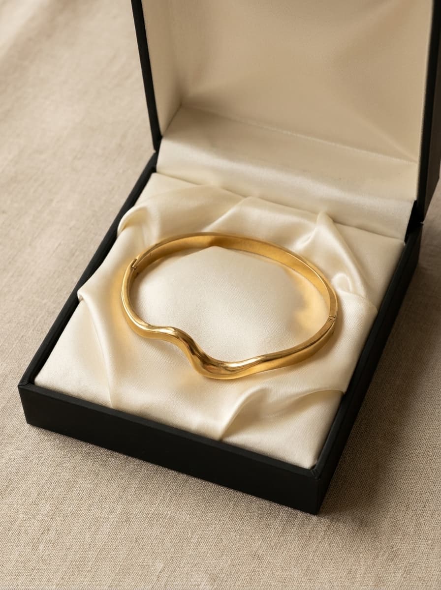 Bracelete Onda Dourado Aço Inox 316L Feminino — imagem 4