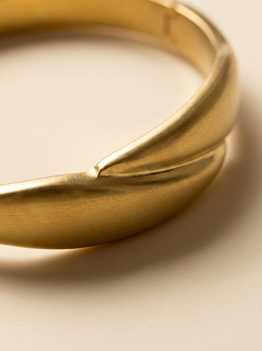 Bracelete Cruzado Dourado Aço Inox 316L Feminino — imagem 2