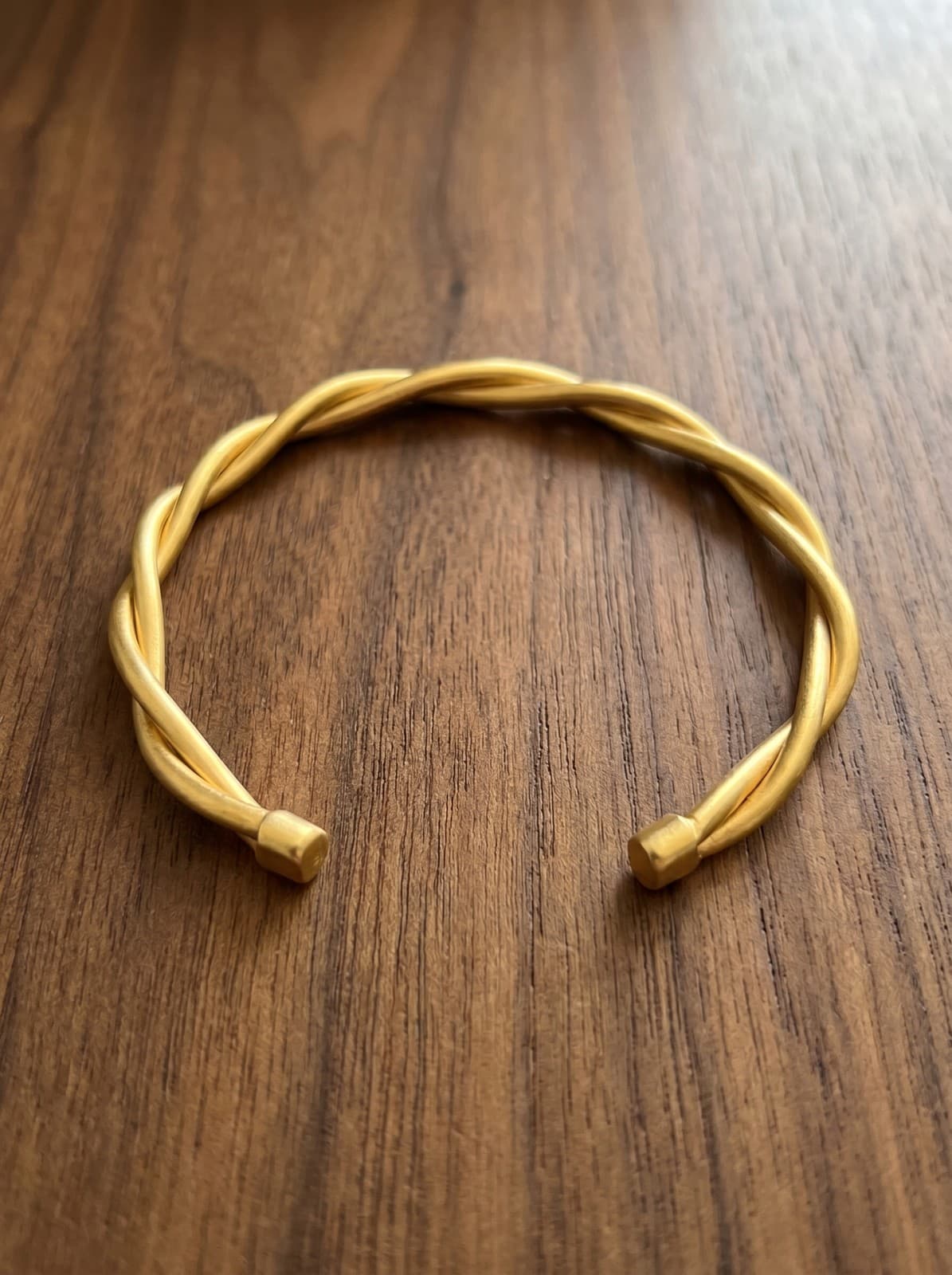 Bracelete Fio Trançado Dourado Aço Inox 316L Feminino — imagem 2